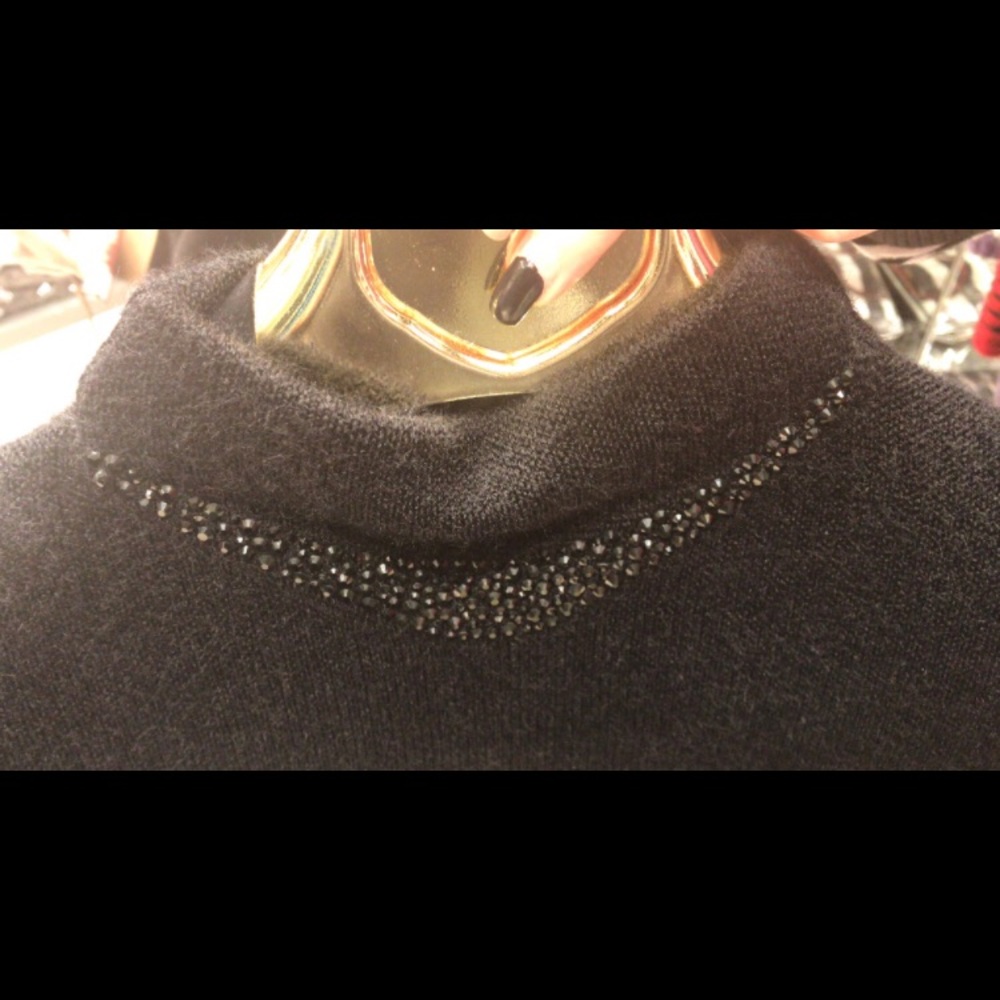 Sweater - Picture 6 of 6